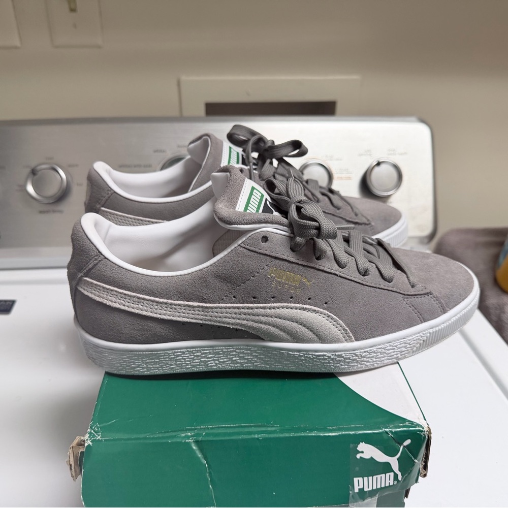 Puma Men's Gray and White Suede new  sz.9